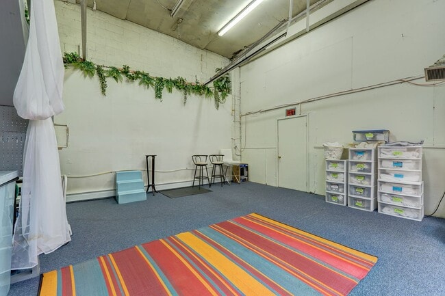 Building Photo - Spring Glen Business Center