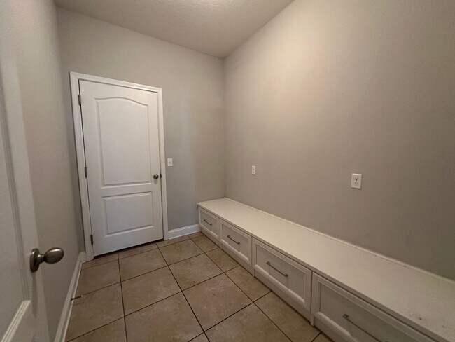 Building Photo - Large Home at Work Golf Village