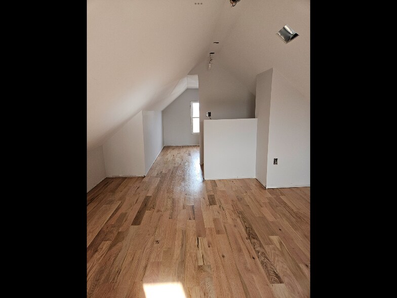 Building Photo - 701a 13th Ave