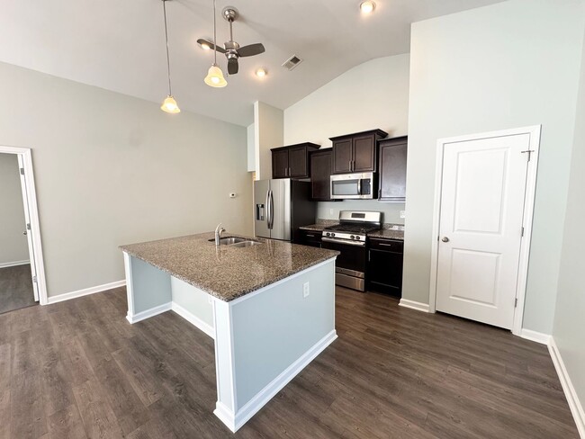 Building Photo - Myrtle Beach - 3 Bedroom / 2 Bathroom Home