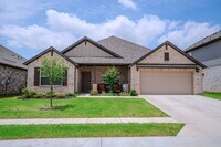 Building Photo - 404 Eaton Dr
