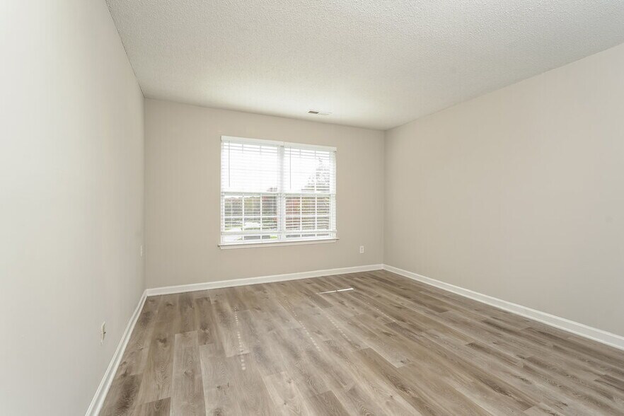 Building Photo - 235 Creeks Edge Ct