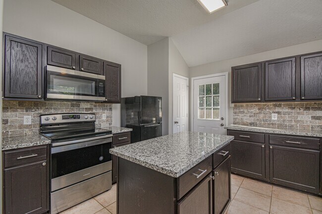 Building Photo - 5500 N Buffalo Cir