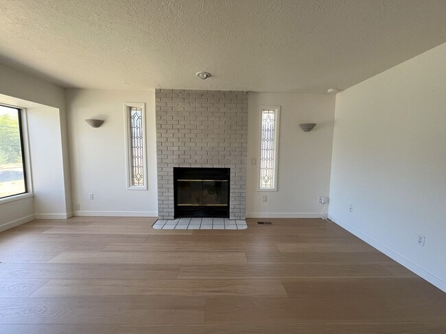 Building Photo - Full of Light—Your Next Home Awaits!