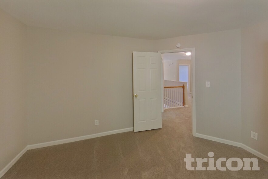 Building Photo - 4270 Riverlake Way