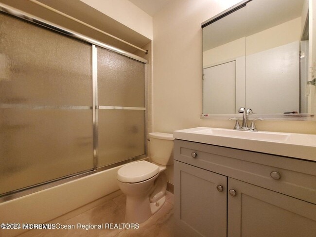 Building Photo - 912 Wellington Pl