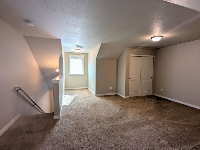 Building Photo - Gorgeous 3x2 townhouse, single-car garage, and two gas fireplaces