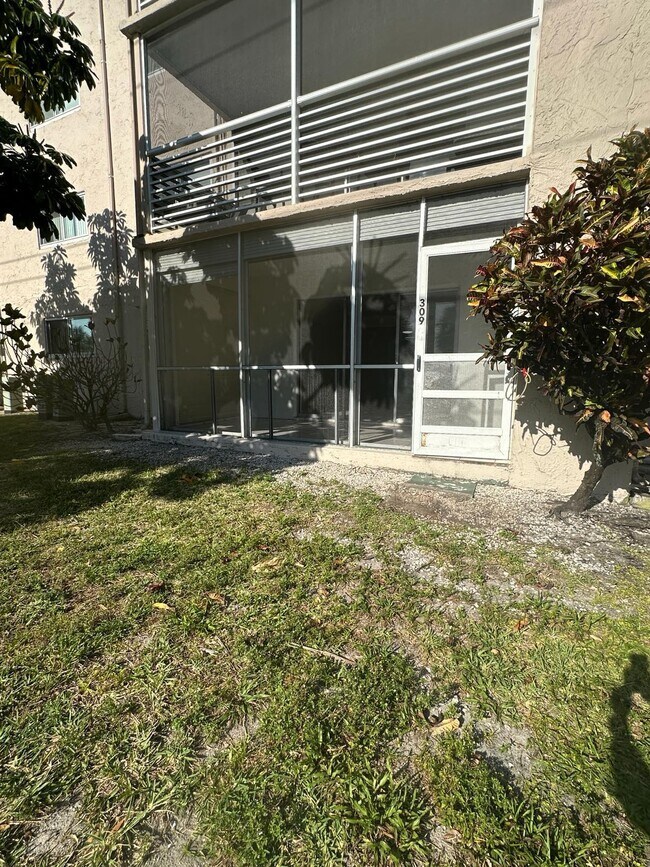 Building Photo - 225 Bonnie Blvd