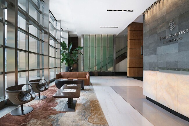 Building Photo - 1425 Brickell Ave