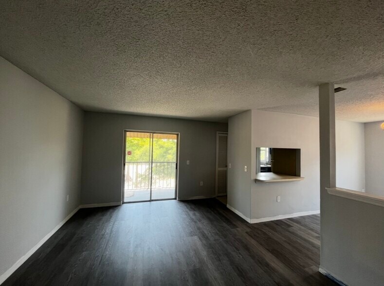 Building Photo - 290 Spring Dr