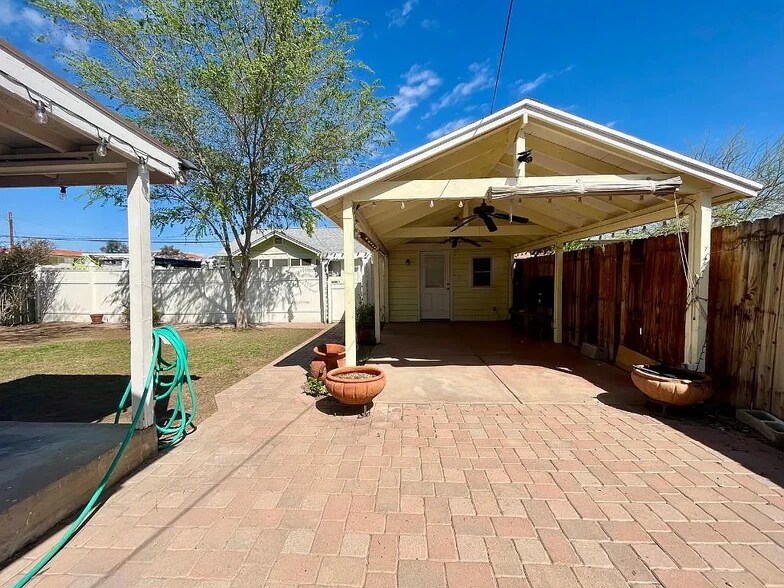 Back Yard - 822 E Whitton Ave