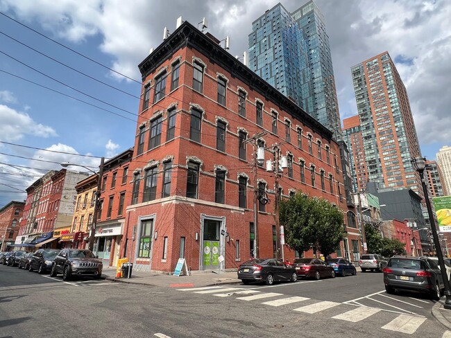 Building Photo - 338 Grove St