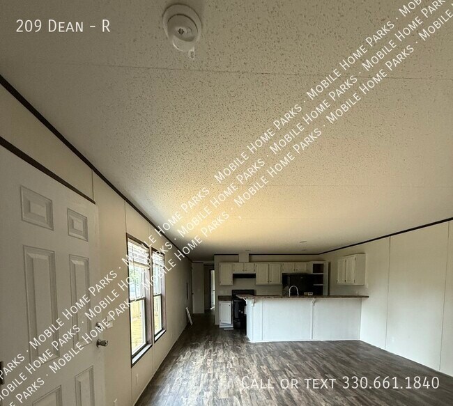 Building Photo - 209 Dean-R