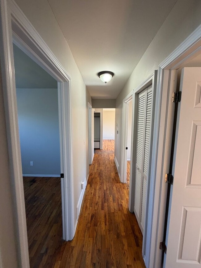 Building Photo - Remodeled 4BR/2BA Home in Lansing — Move in ready