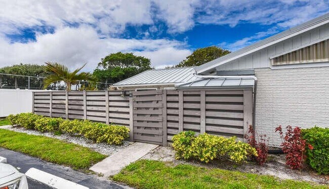 Building Photo - 1801 S US Hwy 1