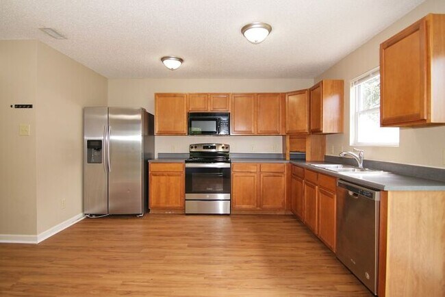 Building Photo - LOVELY 3 BEDROOM, 2.5 BATHROOM HOME IN DESIRABLE NOBLESVILLE!