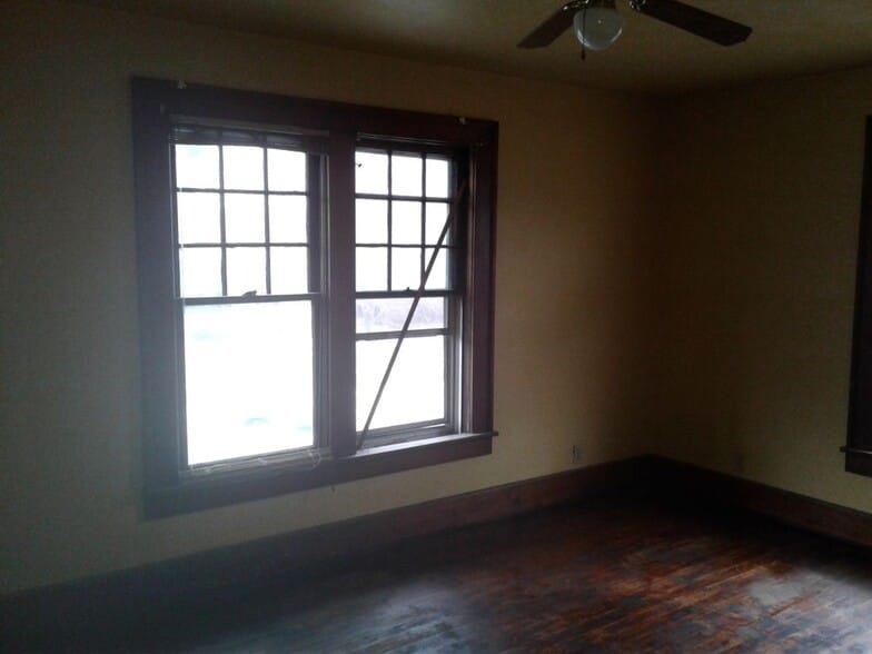 Building Photo - 2065 S 5th St