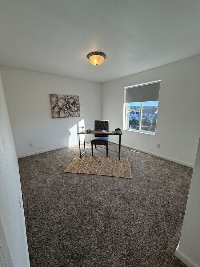 Building Photo - Hogan Heights Community 4 Bed 3.5 Bath