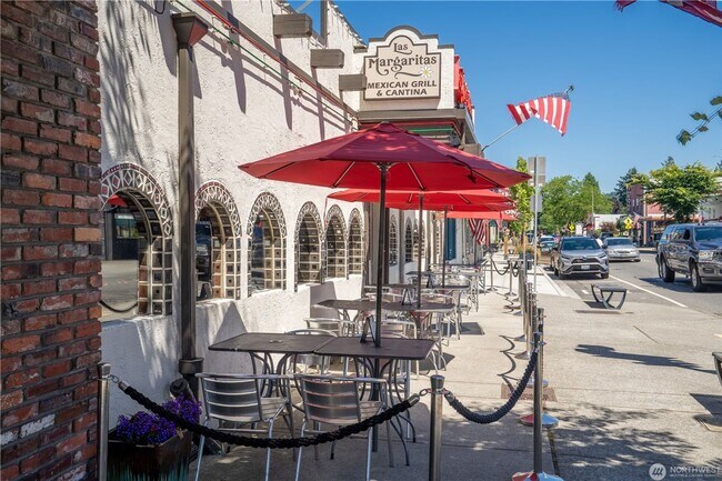 Building Photo - 230 SW Clark St