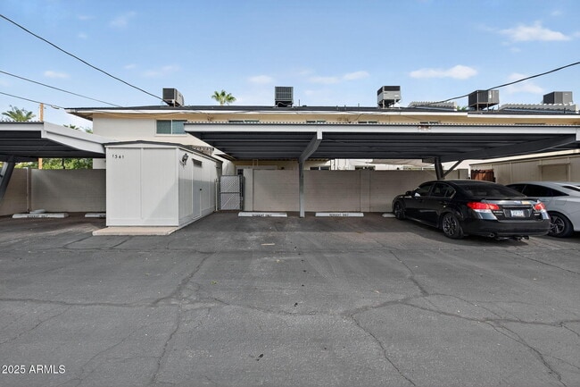 Building Photo - 1339 N 44th St