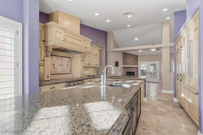 Building Photo - 8570 Country Home Cir