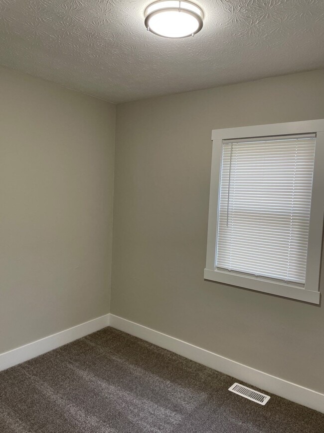 Building Photo - 1878 Sequoia St