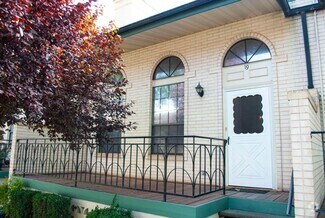 Building Photo - Fully Remodeled Townhome in the Heart of D...