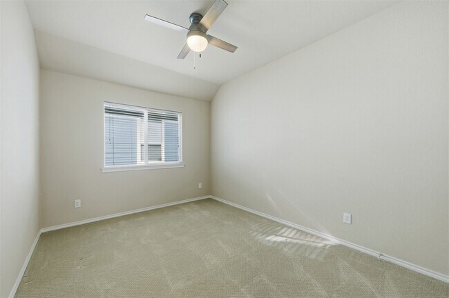 Building Photo - 9028 Manana St