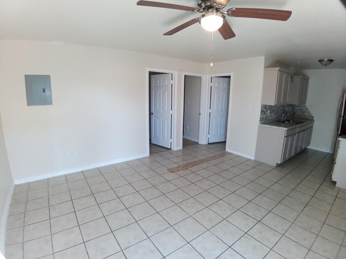 Building Photo - 401 Sunset Ln