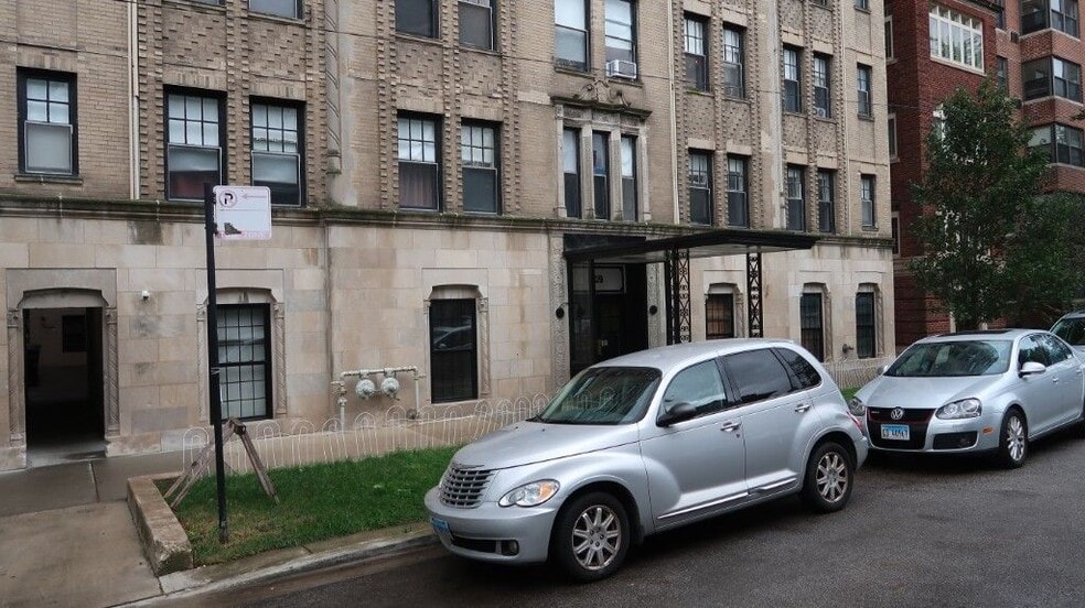 Building Photo - 1209 W Sherwin Ave