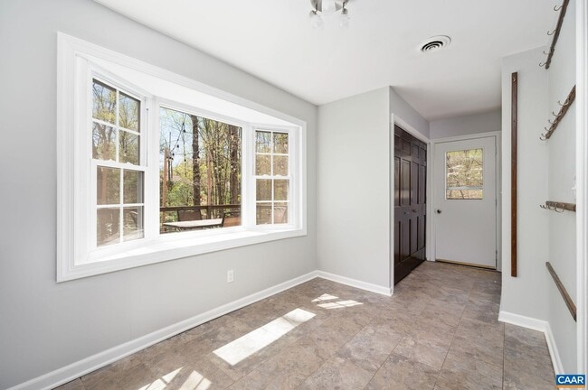 Building Photo - 104 Smithfield Ct