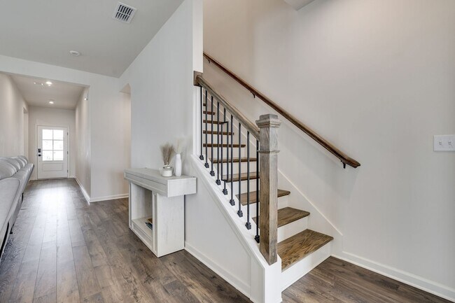 Building Photo - 945 Pleasant Ridge Run