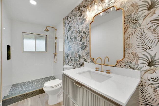 Building Photo - Mid-Century Modern Gem in Historic McNeil ...