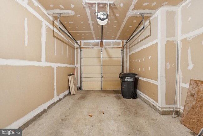 Building Photo - 2576 Eastbourne Dr