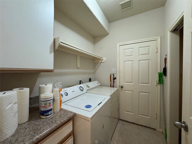 Building Photo - 13110 S Bellaire Estates Dr