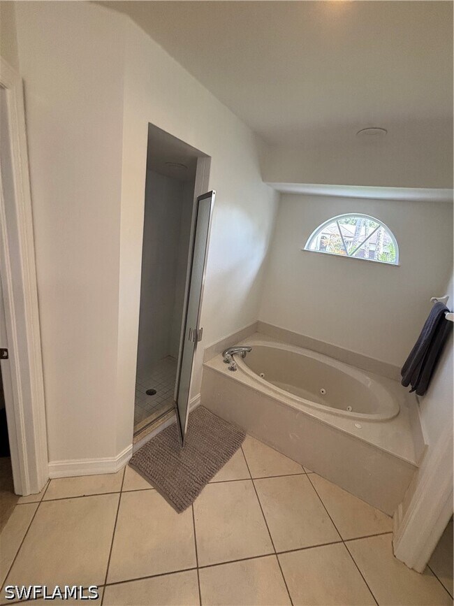 Building Photo - 1166 Royal Palm Dr