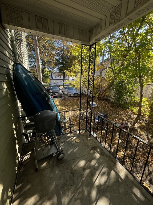 Building Photo - Cozy 4 Bed 1 Bath near UWEC!