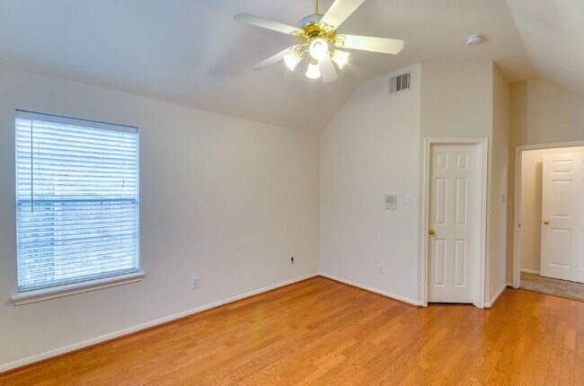 Building Photo - Spacious 5-Bedroom Home in Brazos Landing!