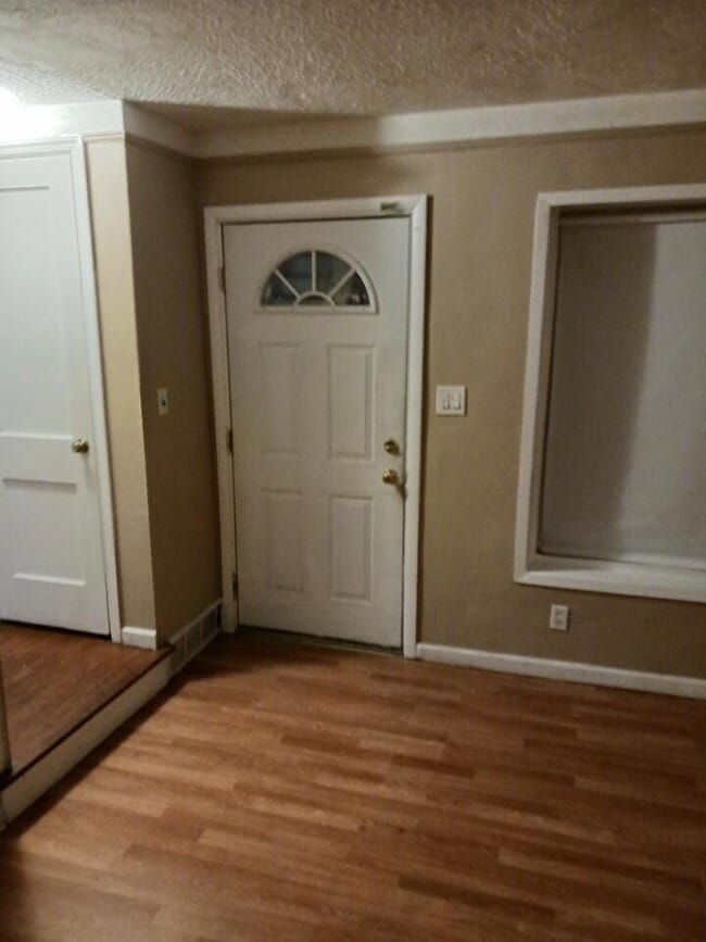 Building Photo - 3453 Ewald Cir