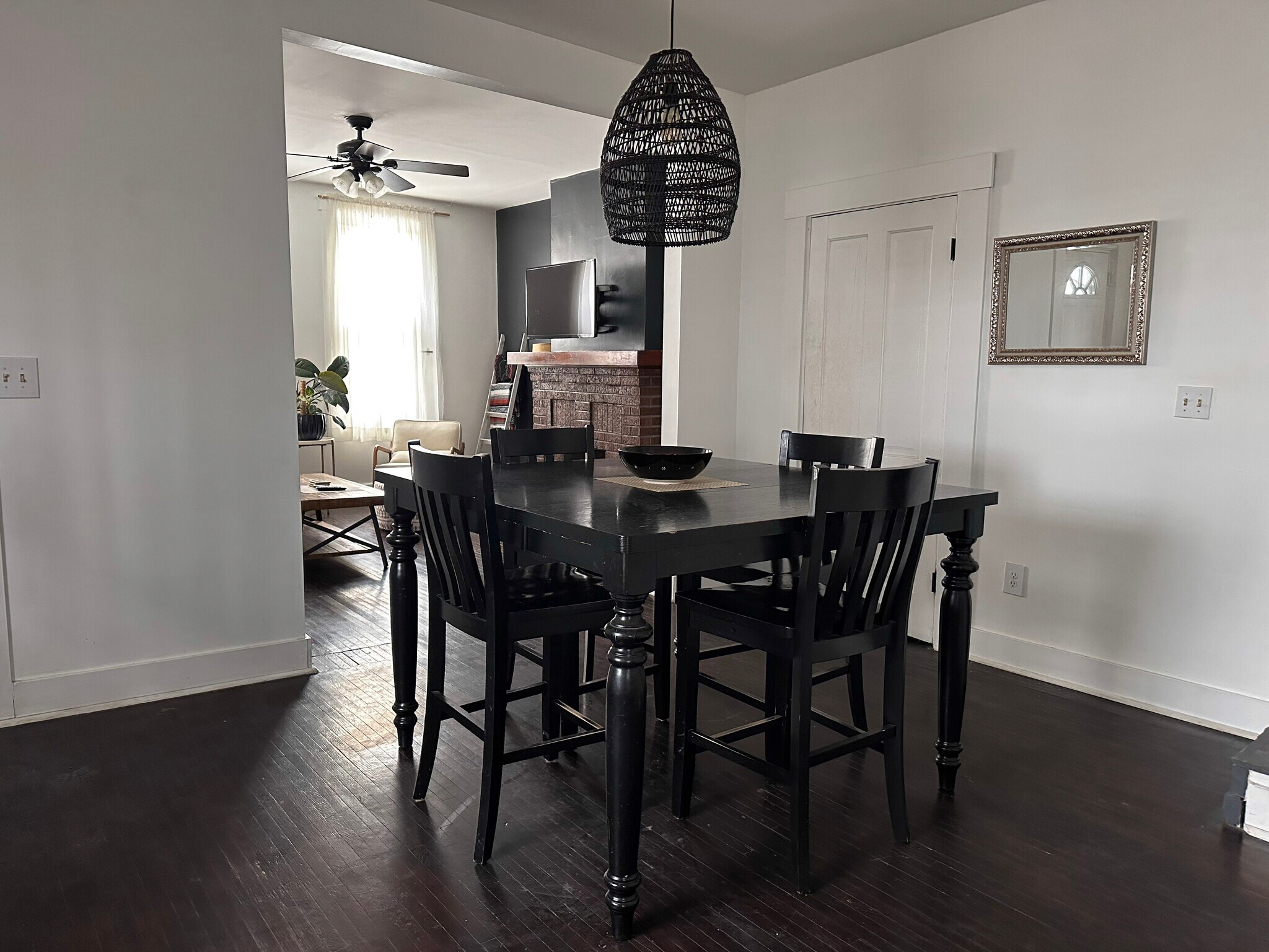 Building Photo - 1163 Say Ave