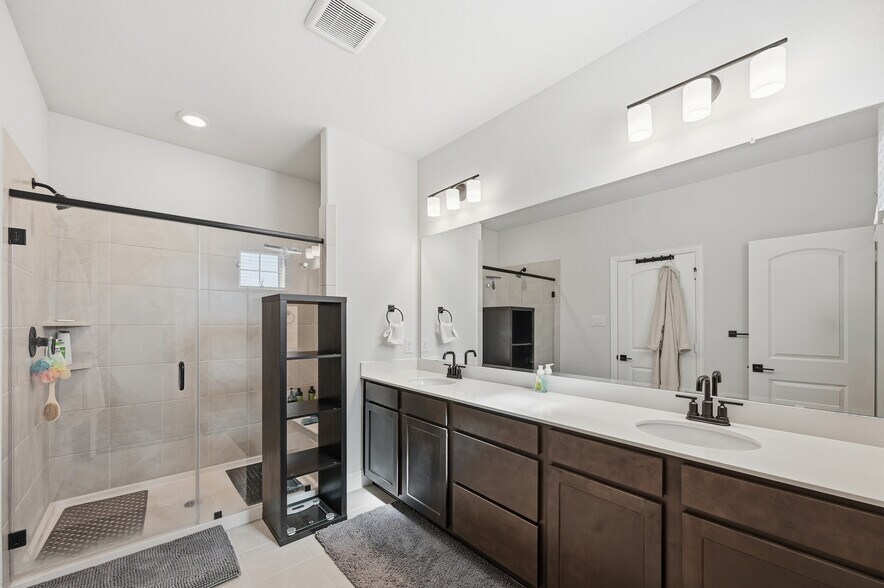 Building Photo - 3544 Thistlewood Dr