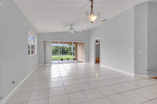 Building Photo - 10882 SW Dardanelle Dr