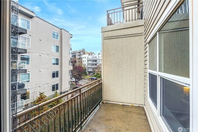 Building Photo - 3221 SW Avalon Way