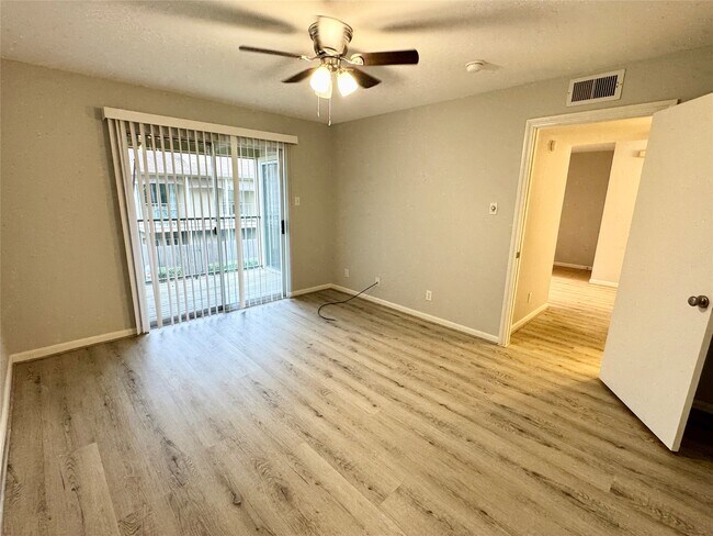Building Photo - 700 Thicket Ln