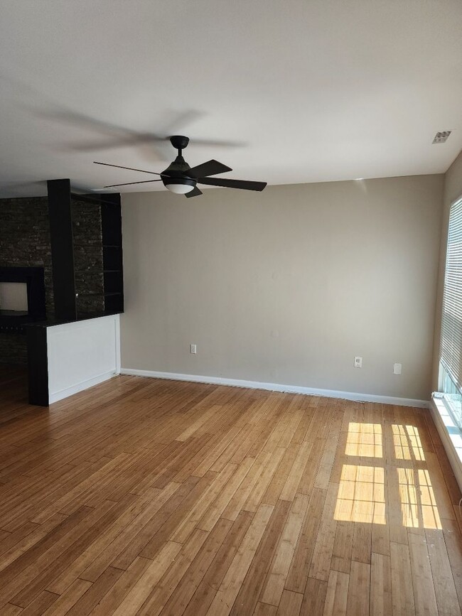 Building Photo - COMING SOON - TOWNHOUSE IN NEWARK/BEAR AREA