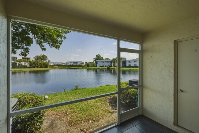 Building Photo - 16635 Hemingway Dr