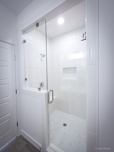 Building Photo - 1404 W Platinum Dr