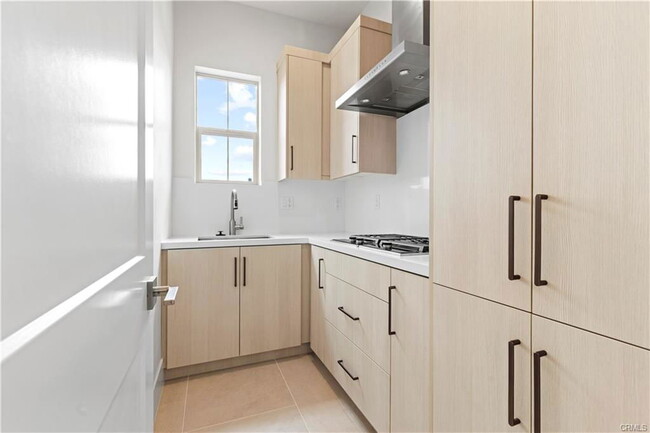 Building Photo - 122 Mossvine
