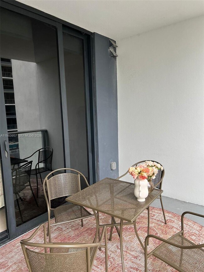 Building Photo - 1010 Brickell Ave