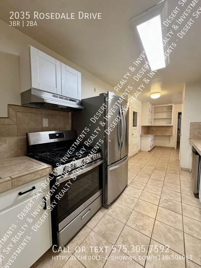 Building Photo - 2035 Rosedale Dr